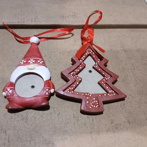 PALLET OF APPROXIMATELY 300 SETS OF TWO TREE HANGING PHOTO FRAMES