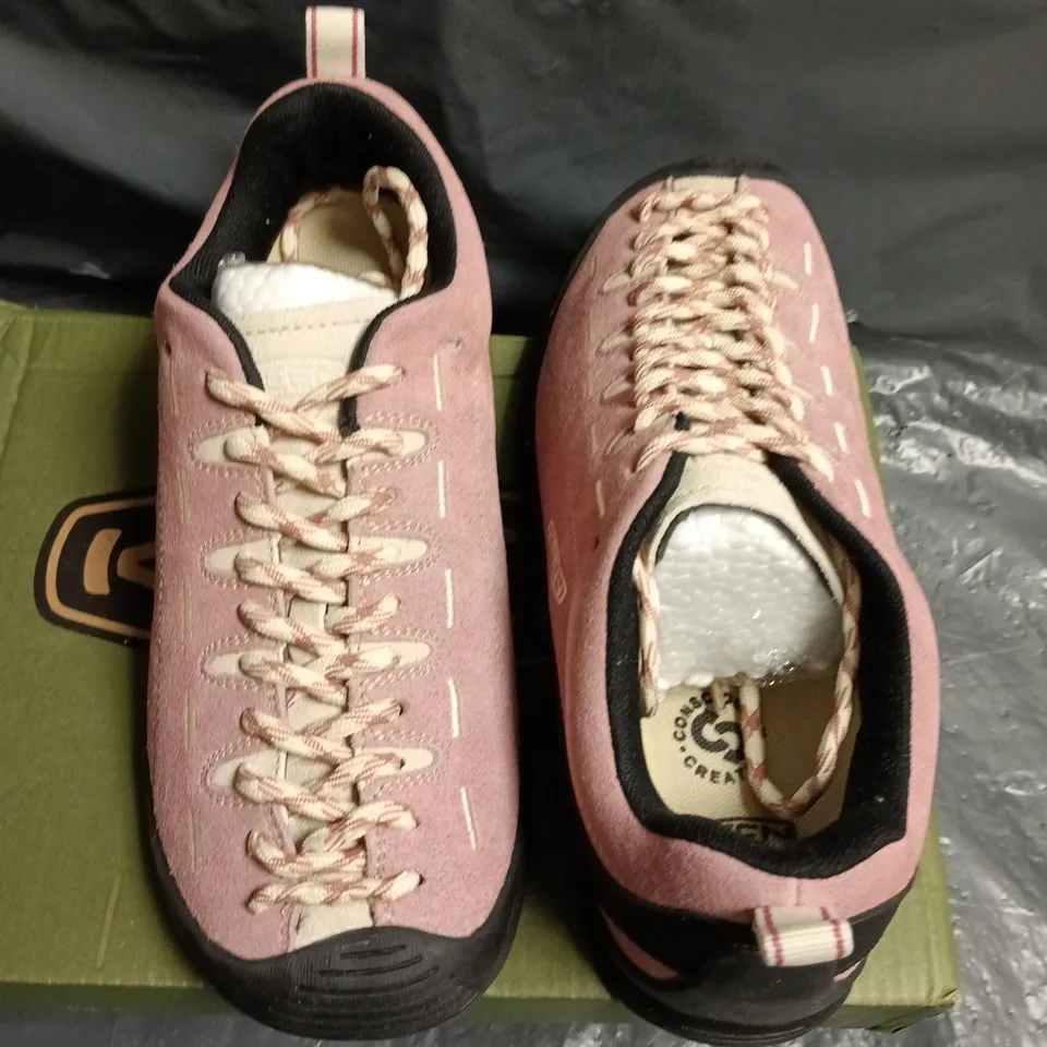 KEENJASPER TRAINERS IN PINK/WHITE - UK 6