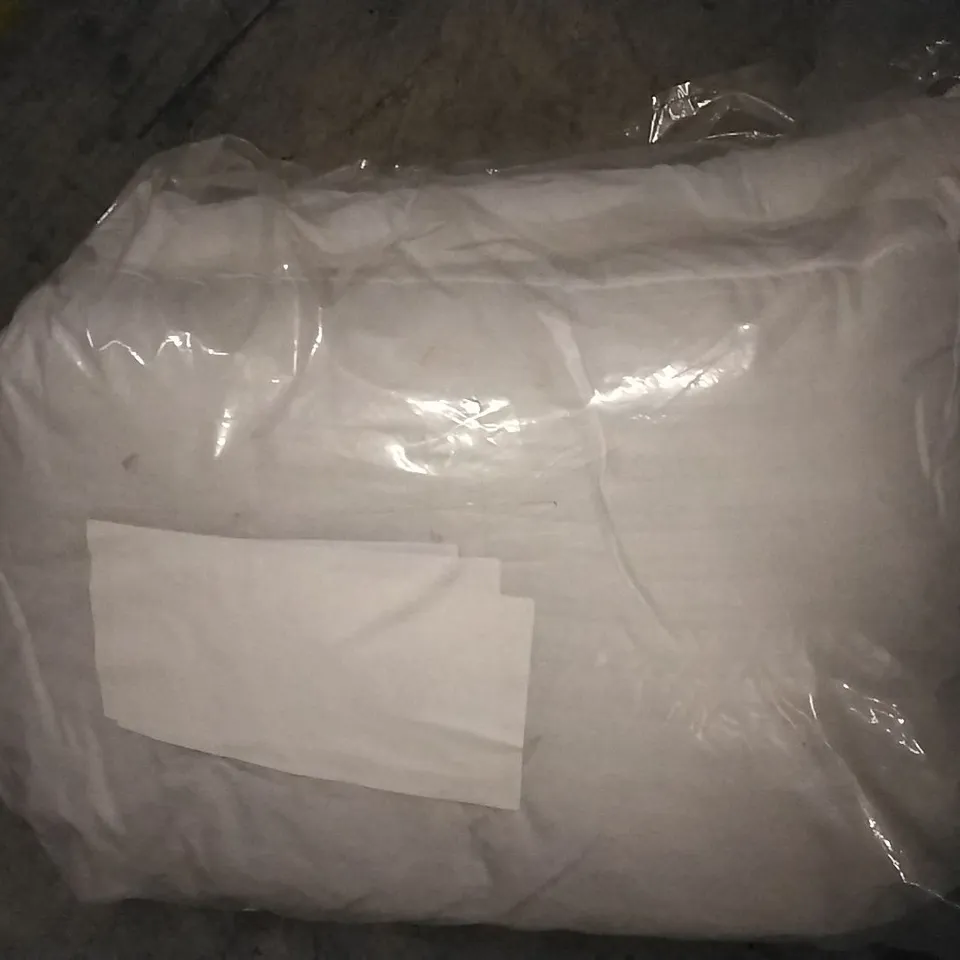 ELIOR POLYESTER/POLYFILL MEDIUM SUPPORT PILLOW