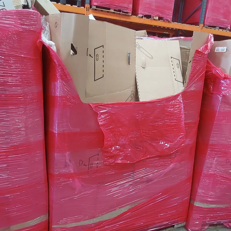 PALLET OF ASSORTED ITEMS INCLUDING: CEILING FAN, RETRACTABLE BABY GATE, RUGS, DOOR MAT, ROAMWILD PESTOFF BIRD FEEDER, CHAIR MATS ECT