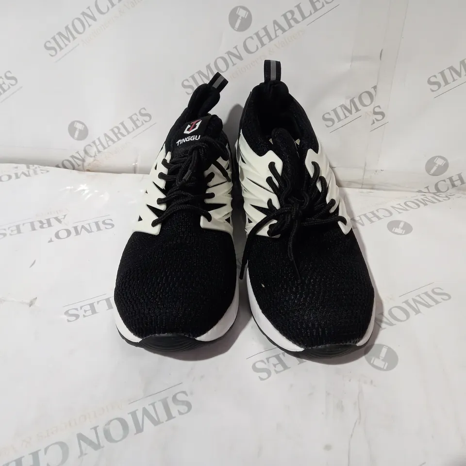 TINGGU BLACK TRAINERS SIZE 43