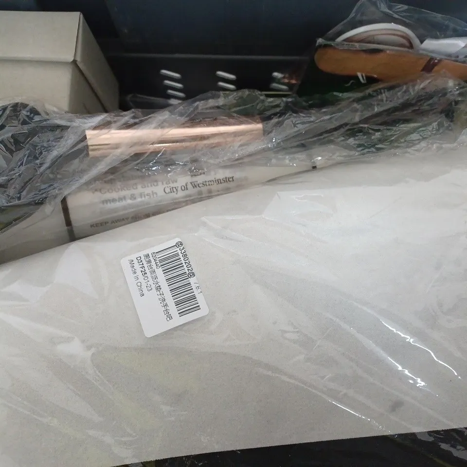 BOX OF APPROXIMATELY 10 ASSORTED ITEMS TO INCLUDE - HEADBOLTSET - PEAK FLOW METER - COMPRESS SOCKS ETC