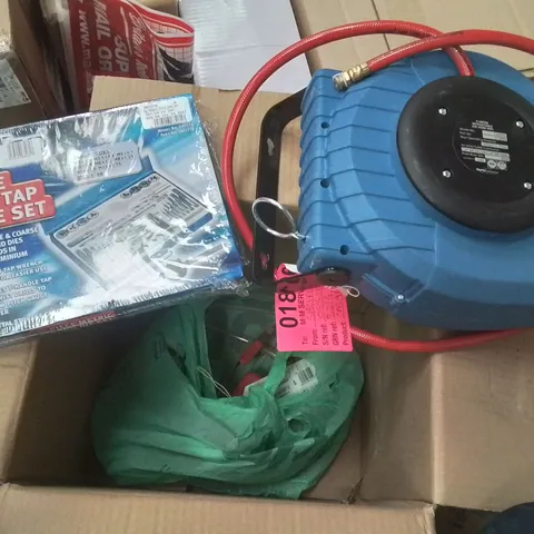 MIXED BOX OF TOOLS TO INCLUDE: 9 METRE RETRACTABLE AIR HOSE REEL, 37 PIECE METRIC TAP AND DIE SET