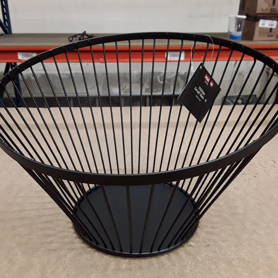 BOXED METAL/WIRE BASKET