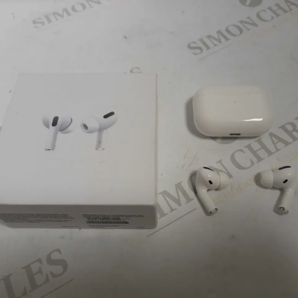 APPLE AIRPODS PRO WITH WIRELESS CHARGING CASE