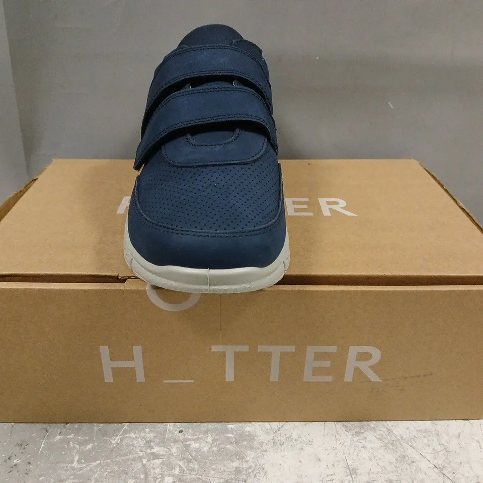 BOXED PAIR OF HOTTER ENERGY WIDE SHOES IN NAVY SIZE UK 4