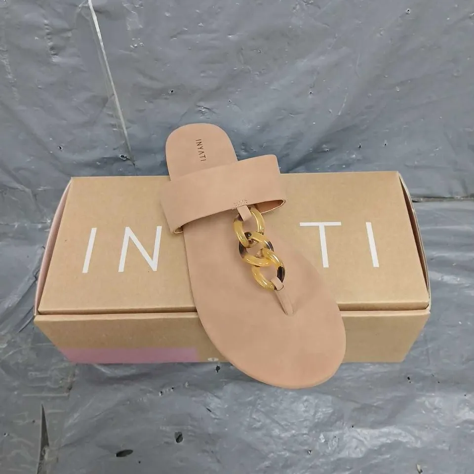 BOXED PAIR OF INYATI LEANDRA THONG STYLE SANDALS IN TOASTED NUT SIZE 6