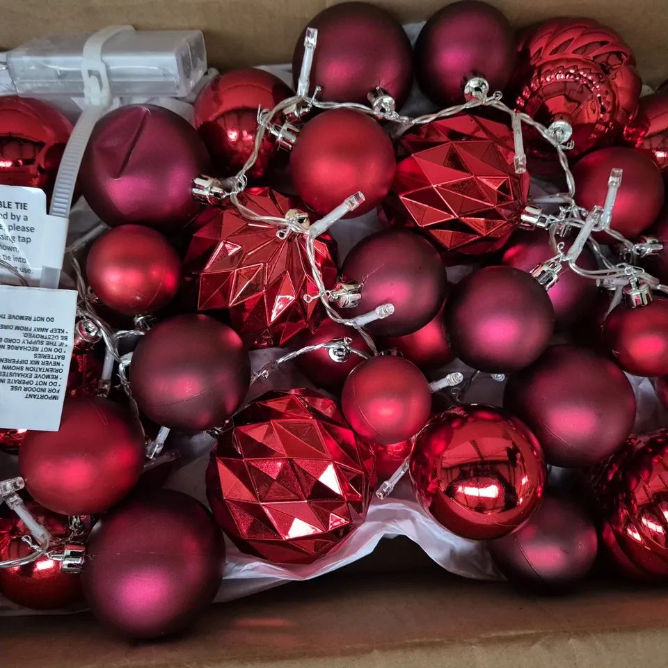 BOXED UNBRANDED PRE-LIT DECORATIVE BAUBLE LIGHTS IN RED