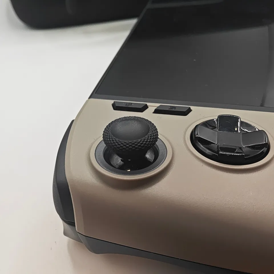 UNBOXED ROG CLAW 8 INTEL CORE I-7 HANDHELD GAMING MACHINE IN CARRY CASE