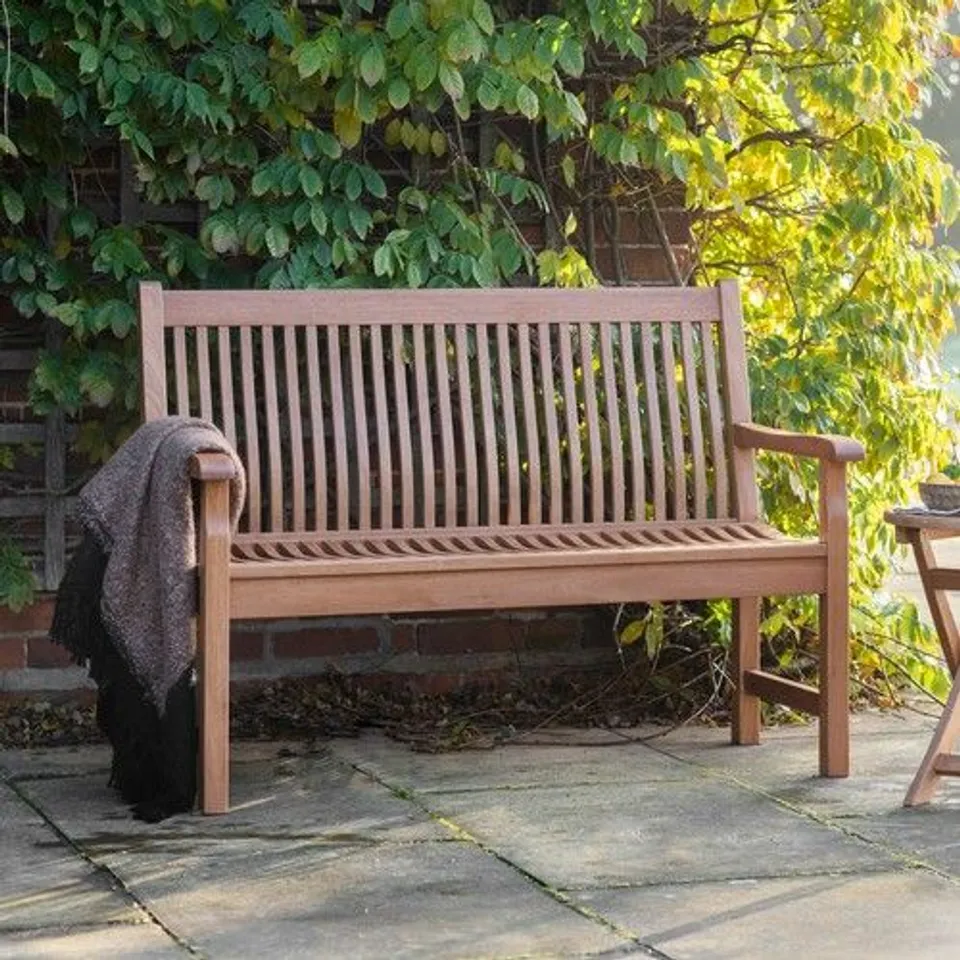 BOXED GRANADA OUTDOOR BENCH - 1OF1
