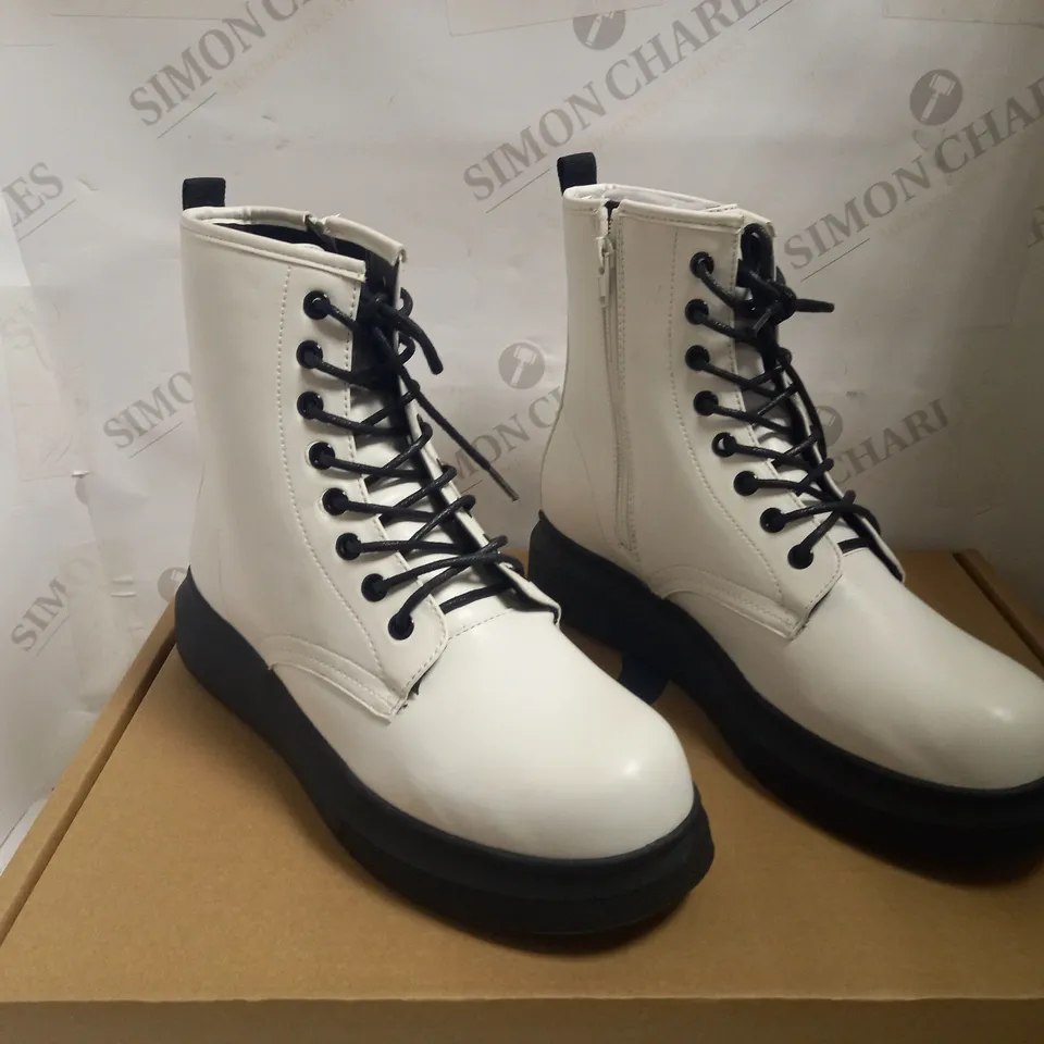 KOI VEGAN TAMREL VICE WHITE LACE UP BOOTS - SIZE 8