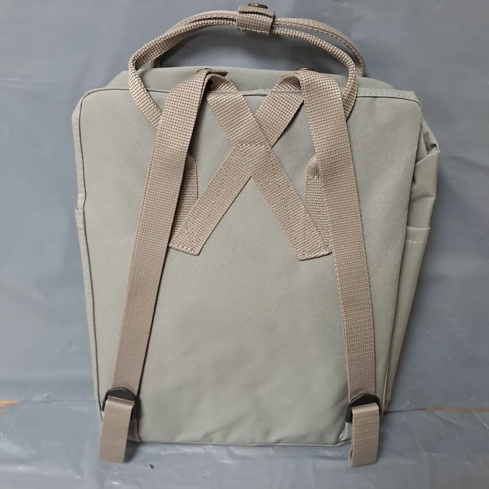 FJALLRAVEN KANKEN ORIGINAL BAG IN GREY