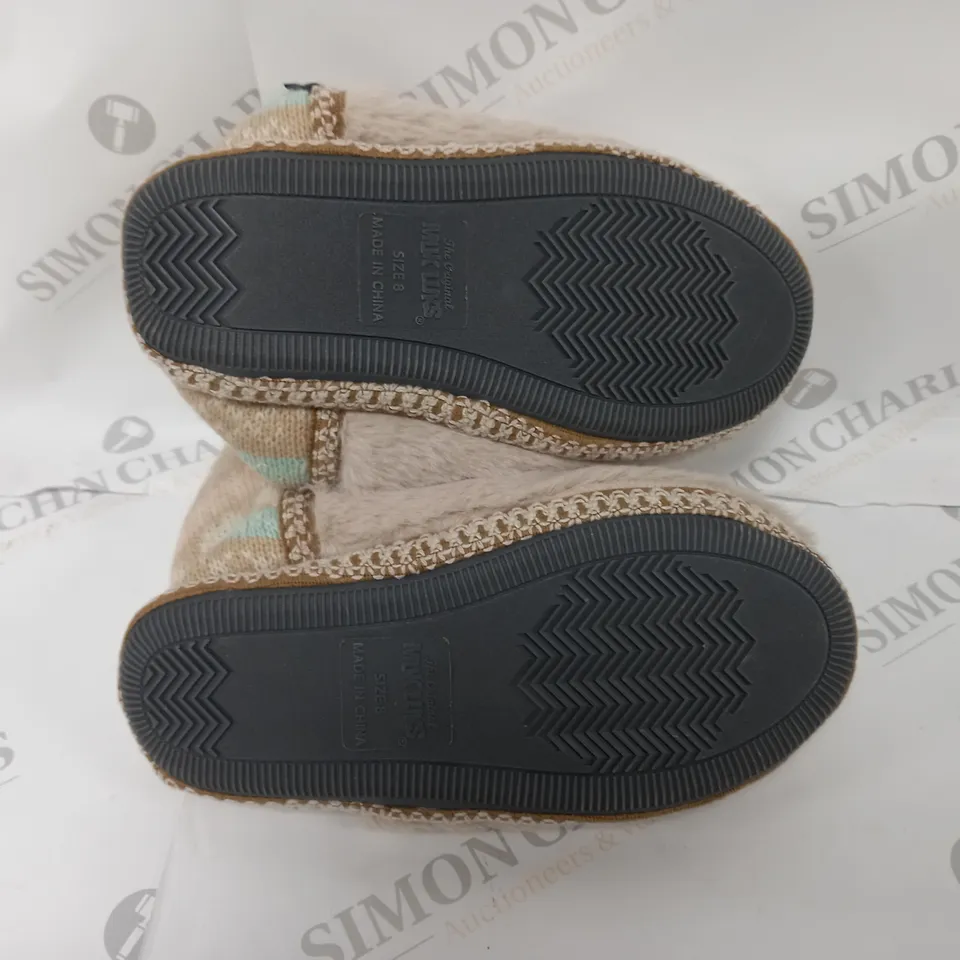 PAIR OF MUK LUKS CAT ANIMAL SLIPPERS - SIZE 6