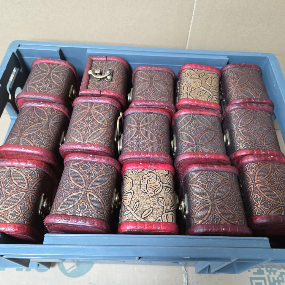 LARGE QUANTITY OF VINTAGE CYLINDRICAL JEWELLERY BOXES WITH BRASS CLASPS 