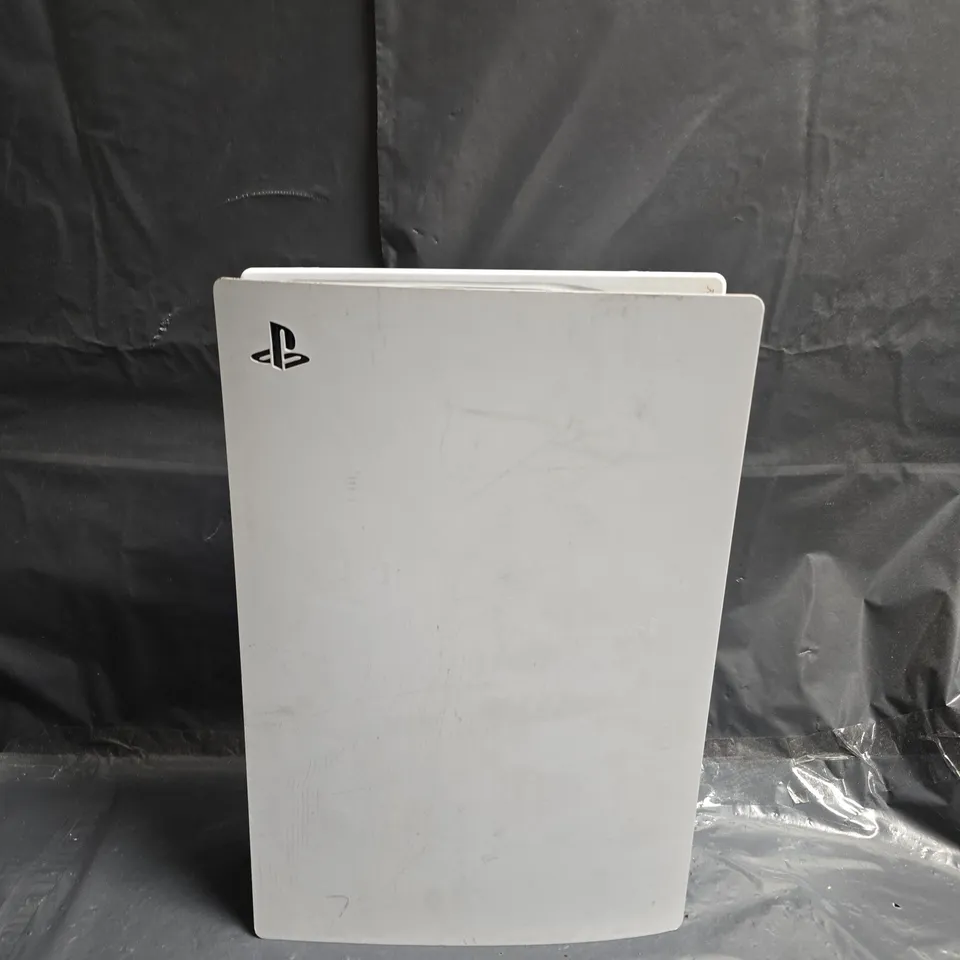 SONY PLAYSTATION 5 DIGITAL EDITION CONSOLE – WHITE/BLACK