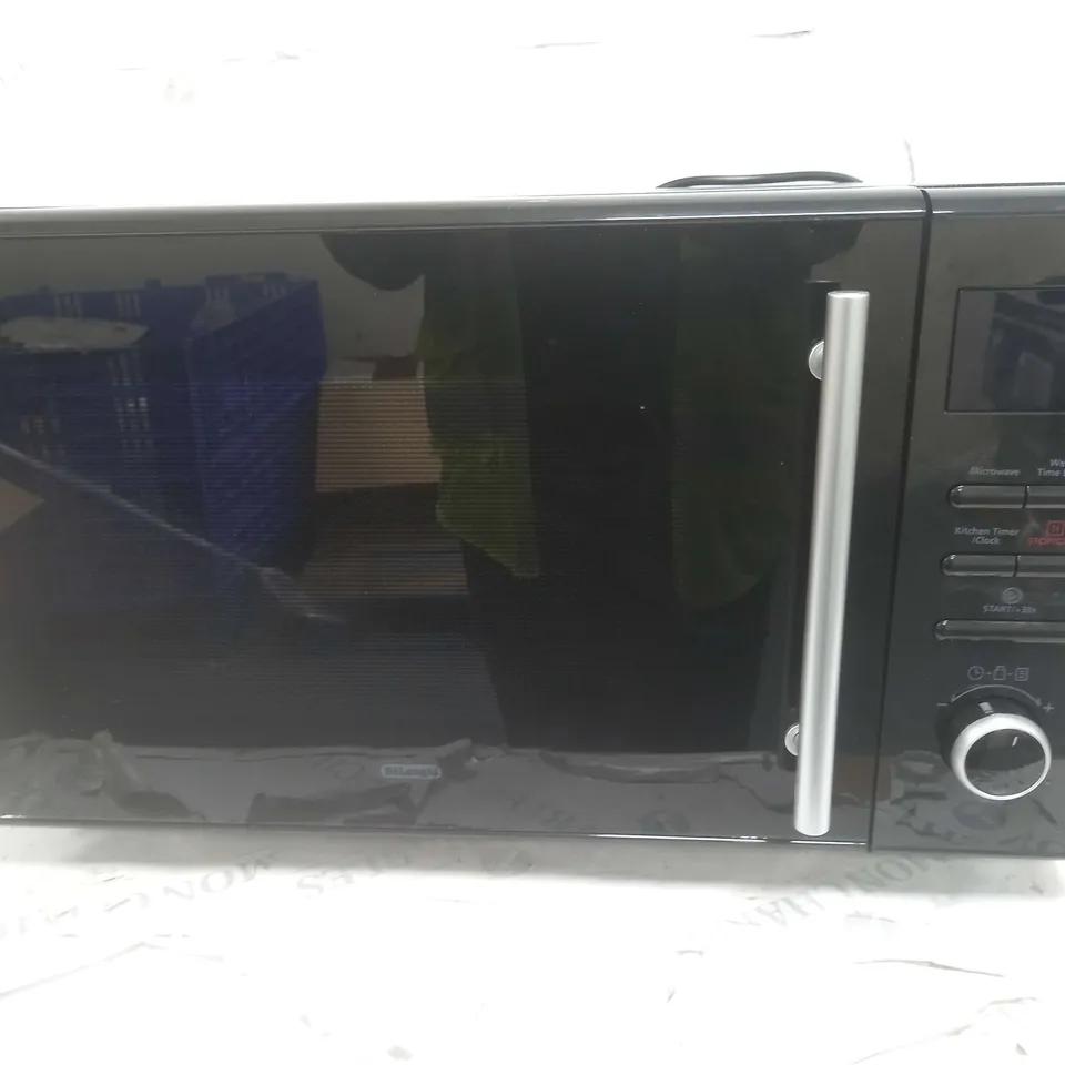 DELONGHI 900W ENAMEL CAVITY SOLO MICROWAVE