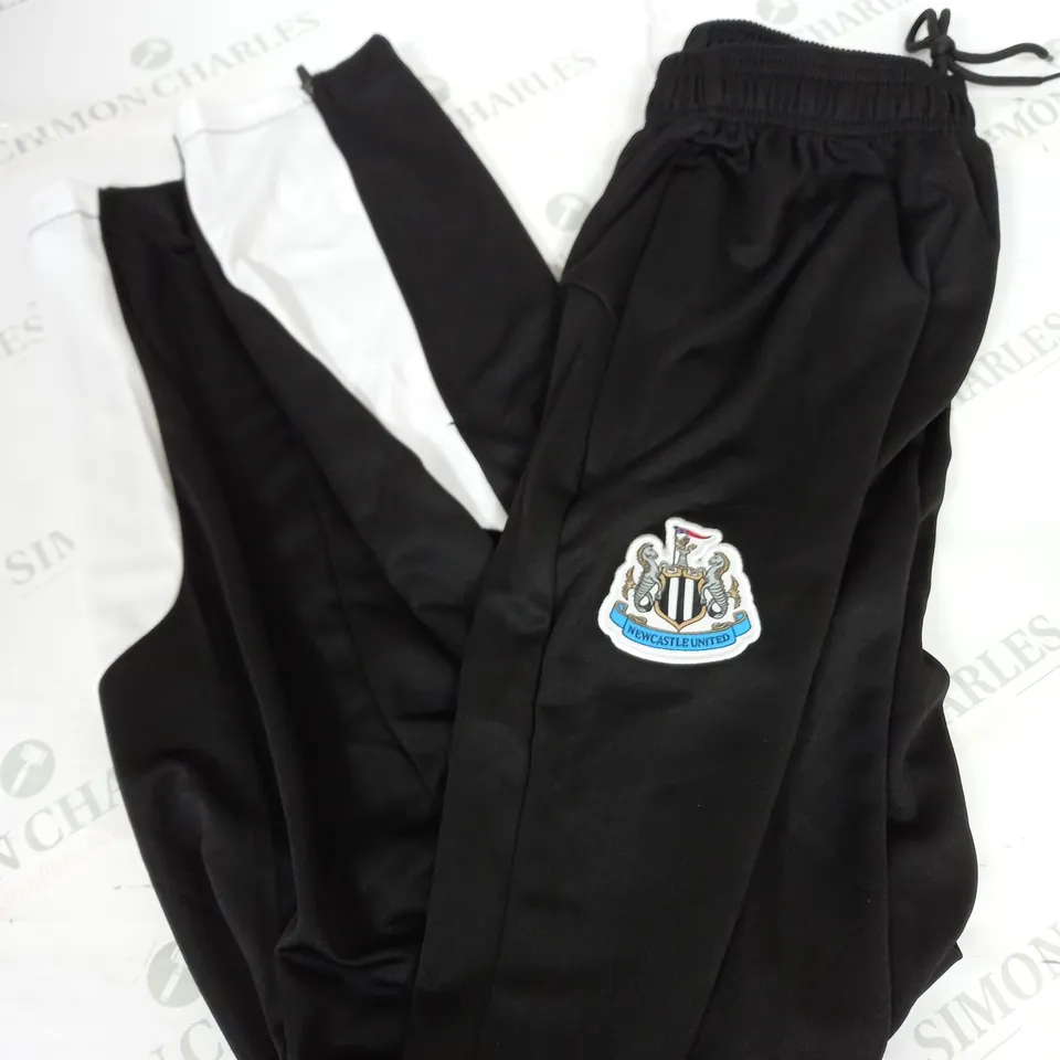 CASTORE NEWCASTLE HOME TRACKSUIT IN BLACK - XL