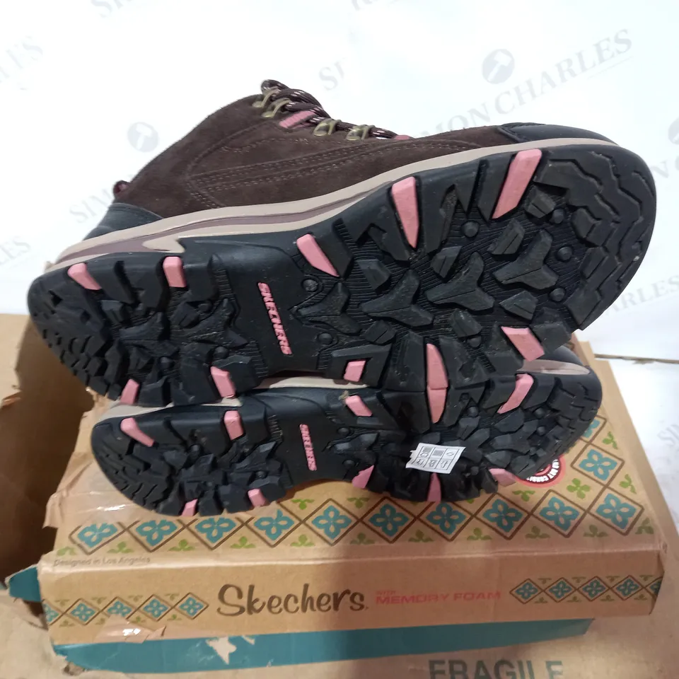 BOXED PAIR OF SKECHERS BOOTS- SIZE 5