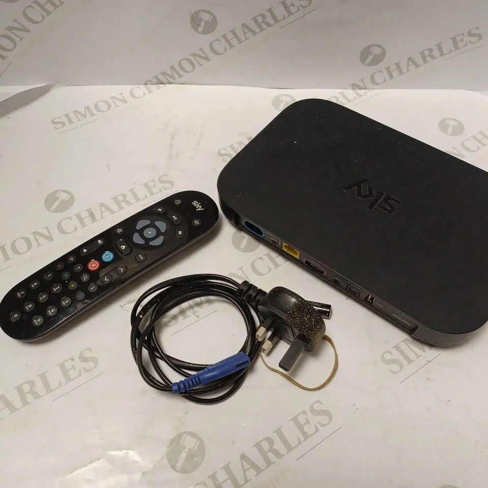 SKY Q BOX + REMOTE + WIRE