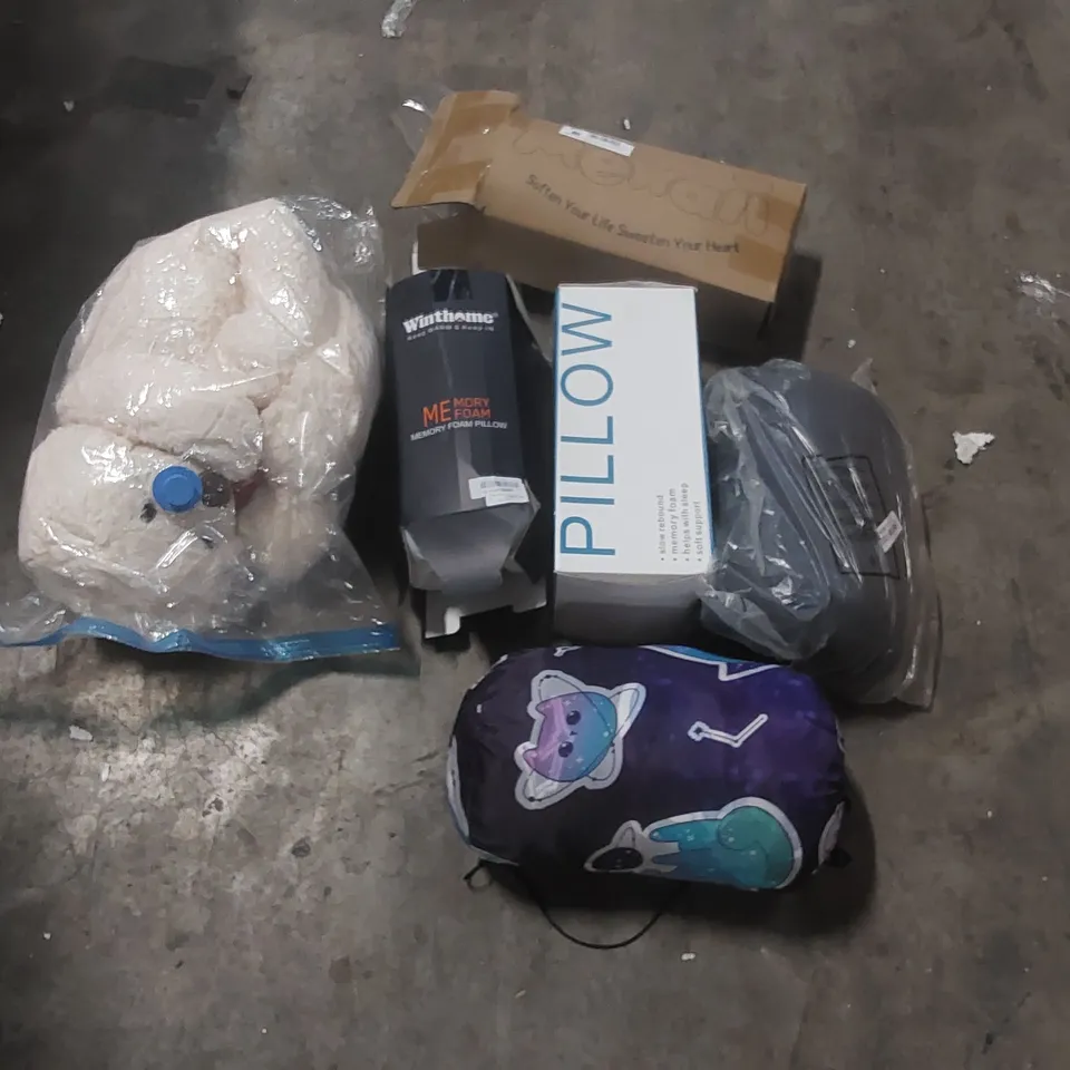 PALLET CONTAINING A VERY LARGE QUANTITY OF ASSORTED PILLOWS AND RELATED BEDDING/COMFORT PRODUCTS ECT