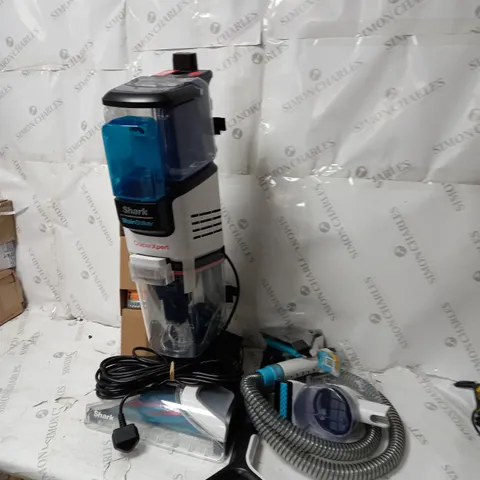 SHARK CARPET XPERT DEEP CARPET CLEANER & BUILT IN STAIN STRIKER EX200UK