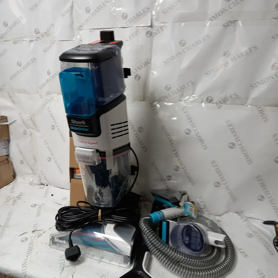 SHARK CARPET XPERT DEEP CARPET CLEANER & BUILT IN STAIN STRIKER EX200UK