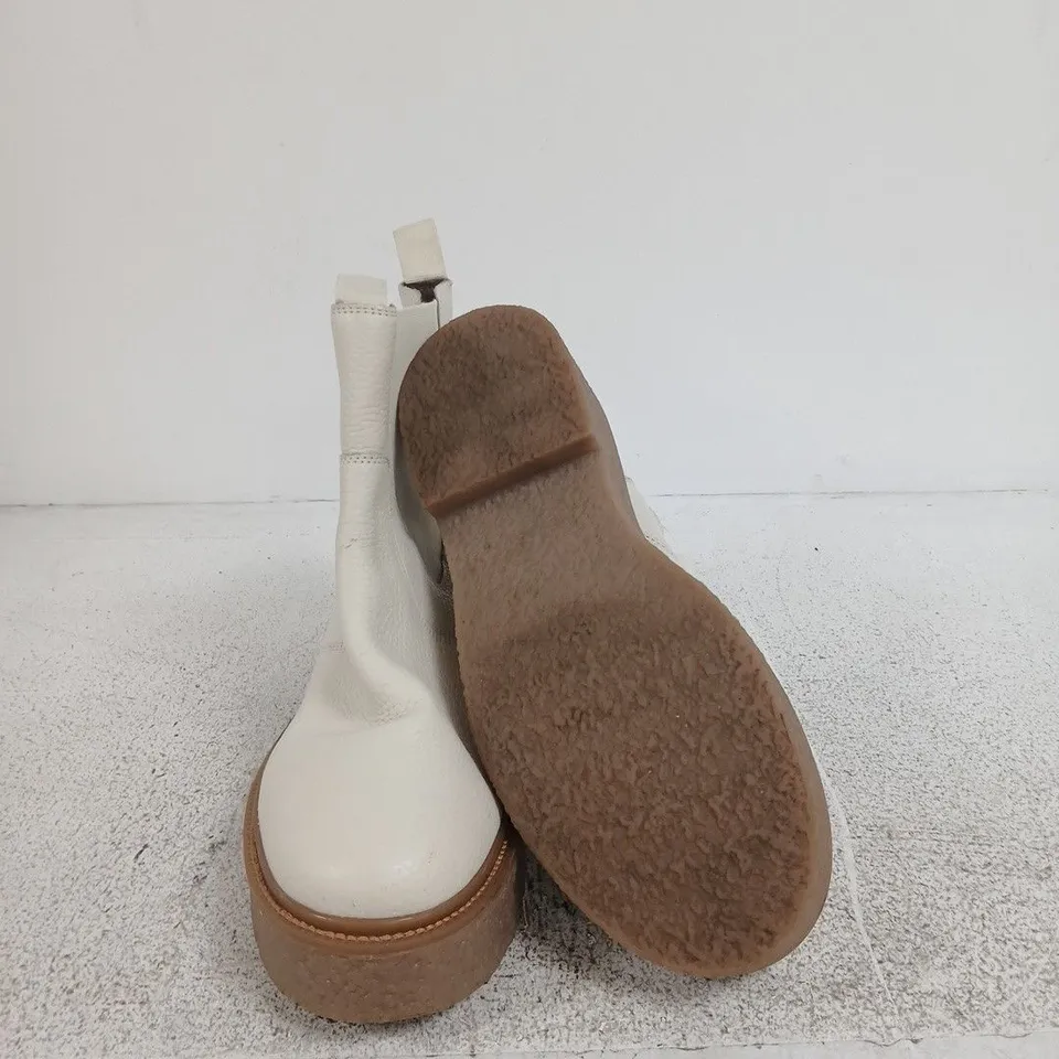 COLLECTION WHITE LEATHER CHELSEA BOOT – WOMEN'S ANKLE BOOT WITH THICK CREPE SOLE SIZE 6