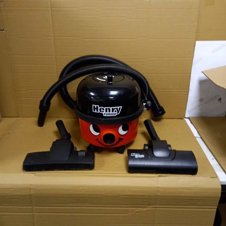NUMATIC HVT160 HENRY VACUUM CLEANER