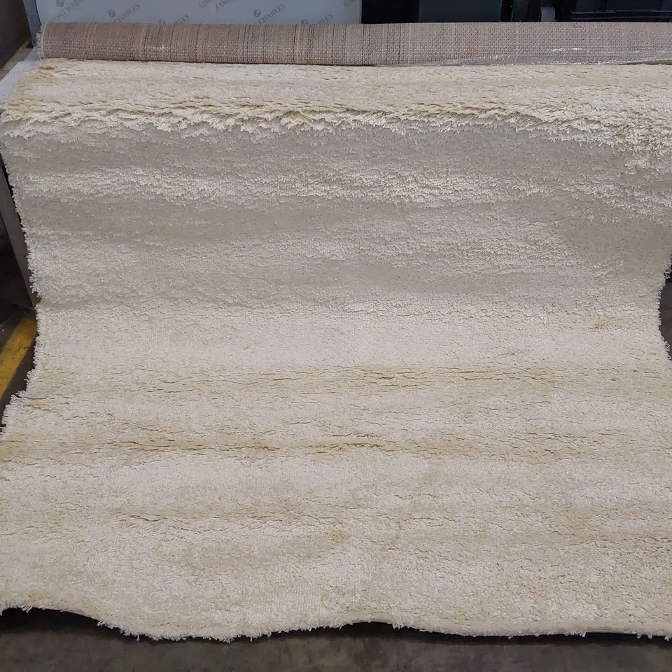 ESTERLY IVORY WHITE RUG // 200 X 290CM
