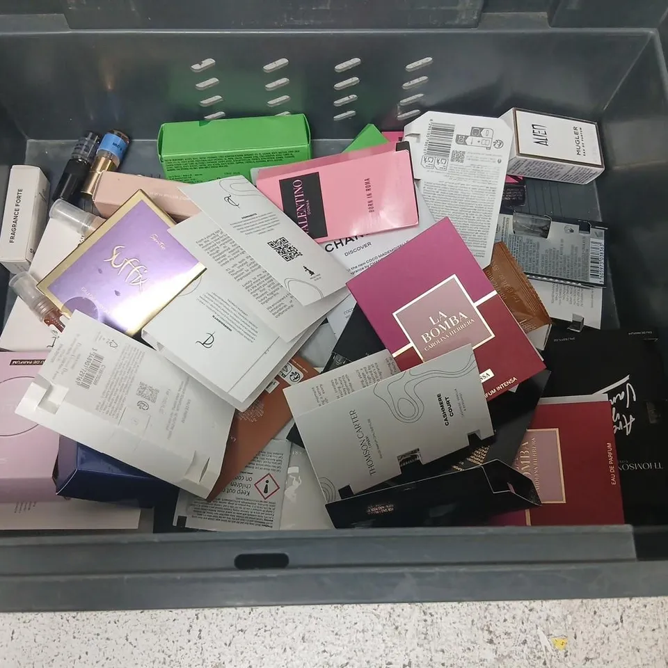 LARGE QUANTITY OF ASSORTED SAMPLE FRAGRANCES