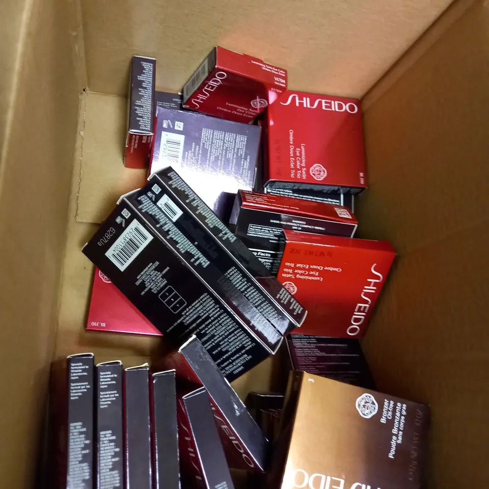 LOT OF APPROX 20 TO INCLUDE LUMINIZING SATIN EYE COLOR TRIO , HAIR CARE PURIFYING LOTION , ETC