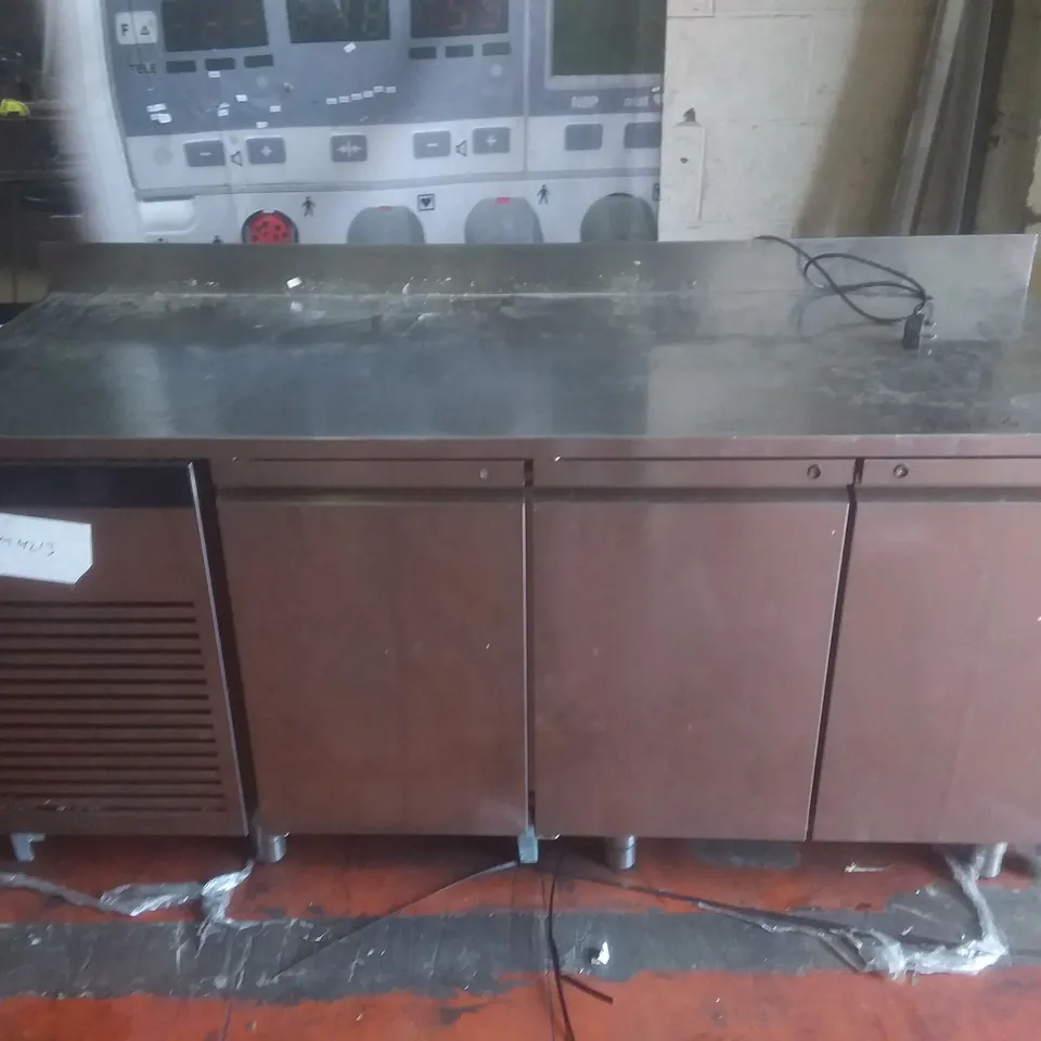 FOSTER ECO PRO G2 PREP TABLE WITH UNDERCOUNTER FRIDGES