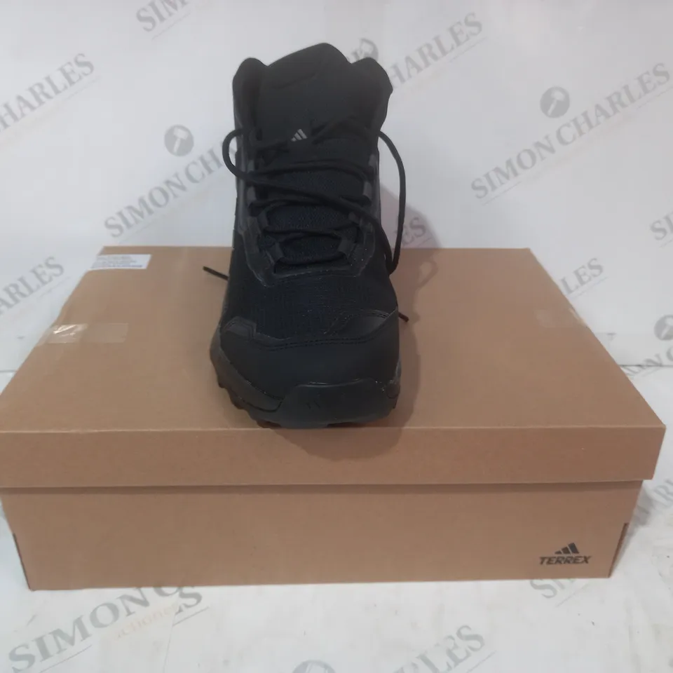 BOXED PAIR OF ADIDAS TERREX EASTRAIL SHOES IN BLACK UK SIZE 7