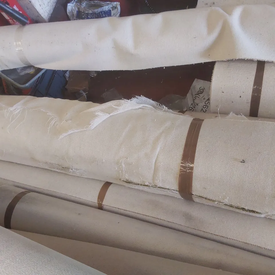 ROLL OF QUALITY DIMENSIONS PLAINS CARPET - APPROXIMATELY 5 x 10.5m