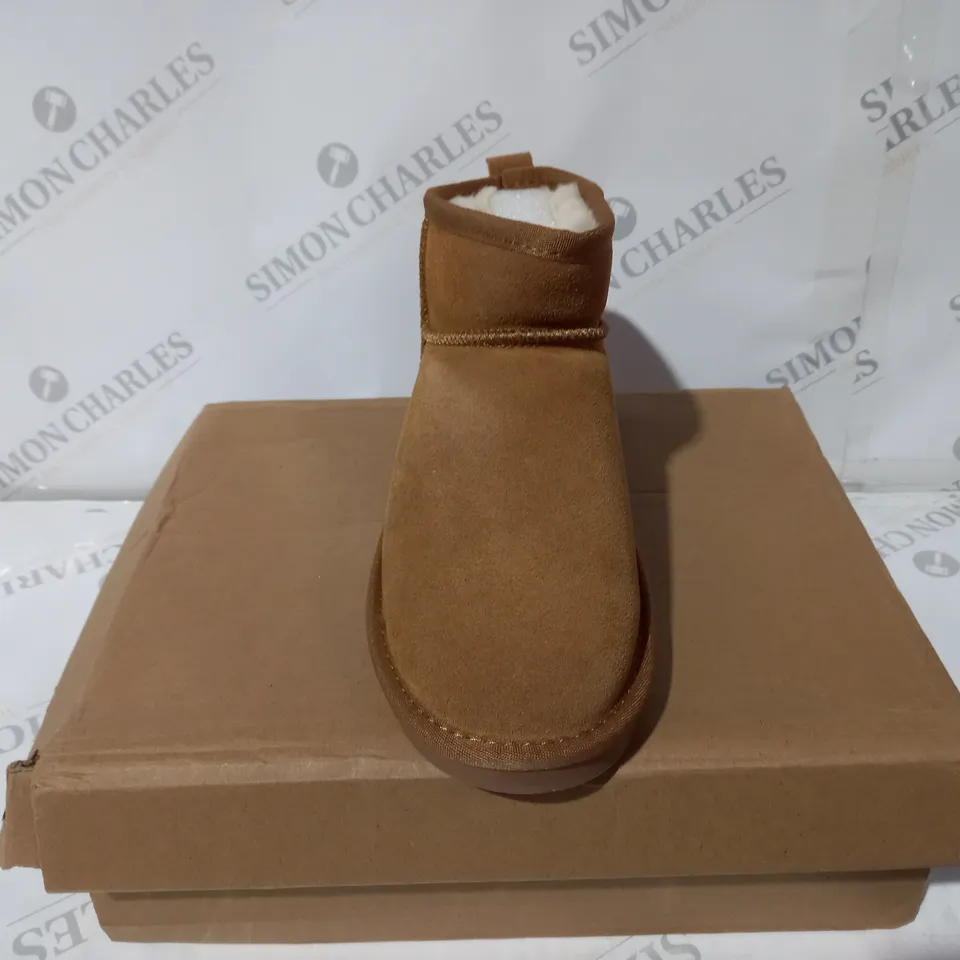 UGG BROWN LOW CUT SIZE 8