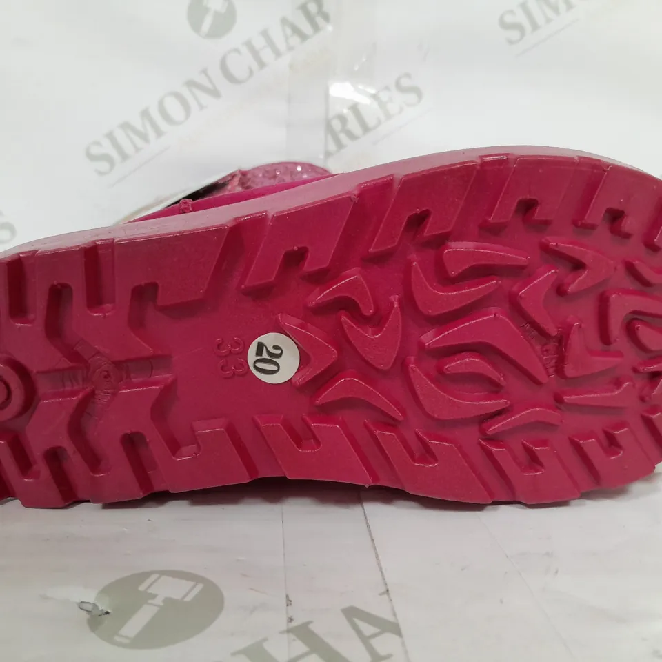 24 PAIRS OF LAMBADA 323 BOOTS IN FUSCHIA IN ASSORTED SIZES