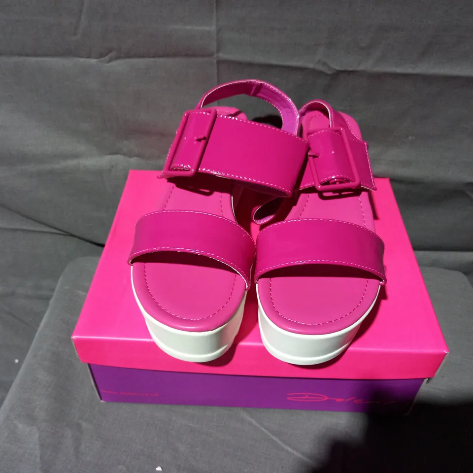 APPROXIMATELY 10 BOXED PAIRS OF DOLCIS PLATFORM SANDALS IN PINK VARIOUS SIZES TO INCLUDE SIZES 4, 6, 7
