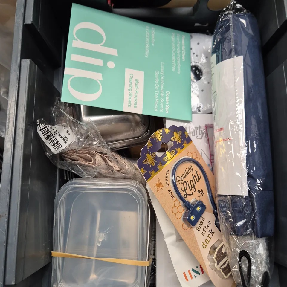 APPROXIMATELY 15 ASSORTED HOUSEHOLD ITEMS TO INCLUDE BAMBOO KEBAB SKEWERS, TAKEAWAY POTS WITH LIDS AND BRABANTIA BIN BAGS