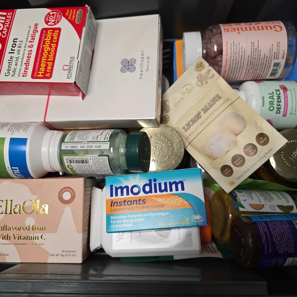 APPROXIMATELY 15 ASSORTED VITAMIN/HEALTH AID PRODUCTS TO INCLUDE FREE SOUL APPLE CIDER VINEGAR, FEROGOBLIN CAPSULES, LIONS MANE, ETC - COLLECTION ONLY