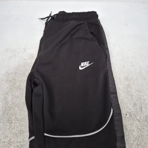 NIKE BLACK JOGGING TROUSERS - SIZE M