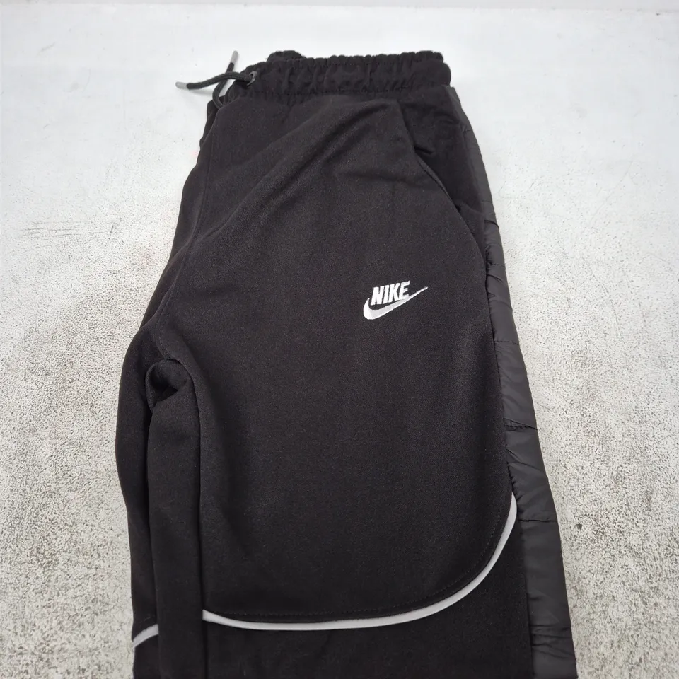 NIKE BLACK JOGGING TROUSERS - SIZE M