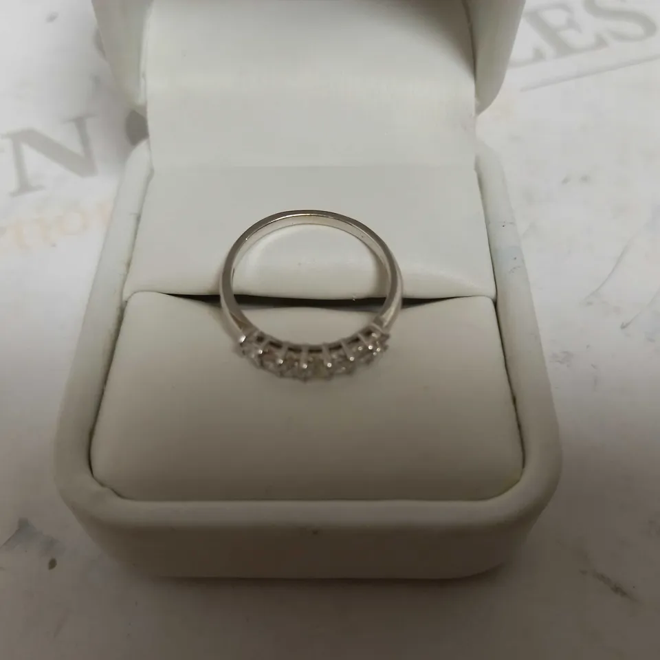 DESIGNER 18CT WHITE GOLD SEVEN STONE HALF ETERNITY RING SET WITH PRINCESS CUT DIAMONDS