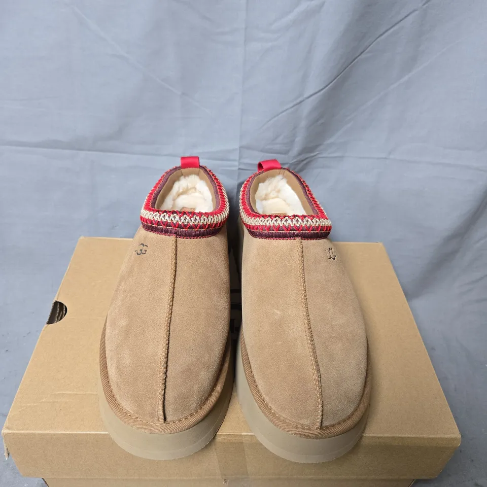 BOXED PAIR OF UGG SUEDE SLIPPERS WITH SHEARLING LINING – SAND/TAN, UK 8