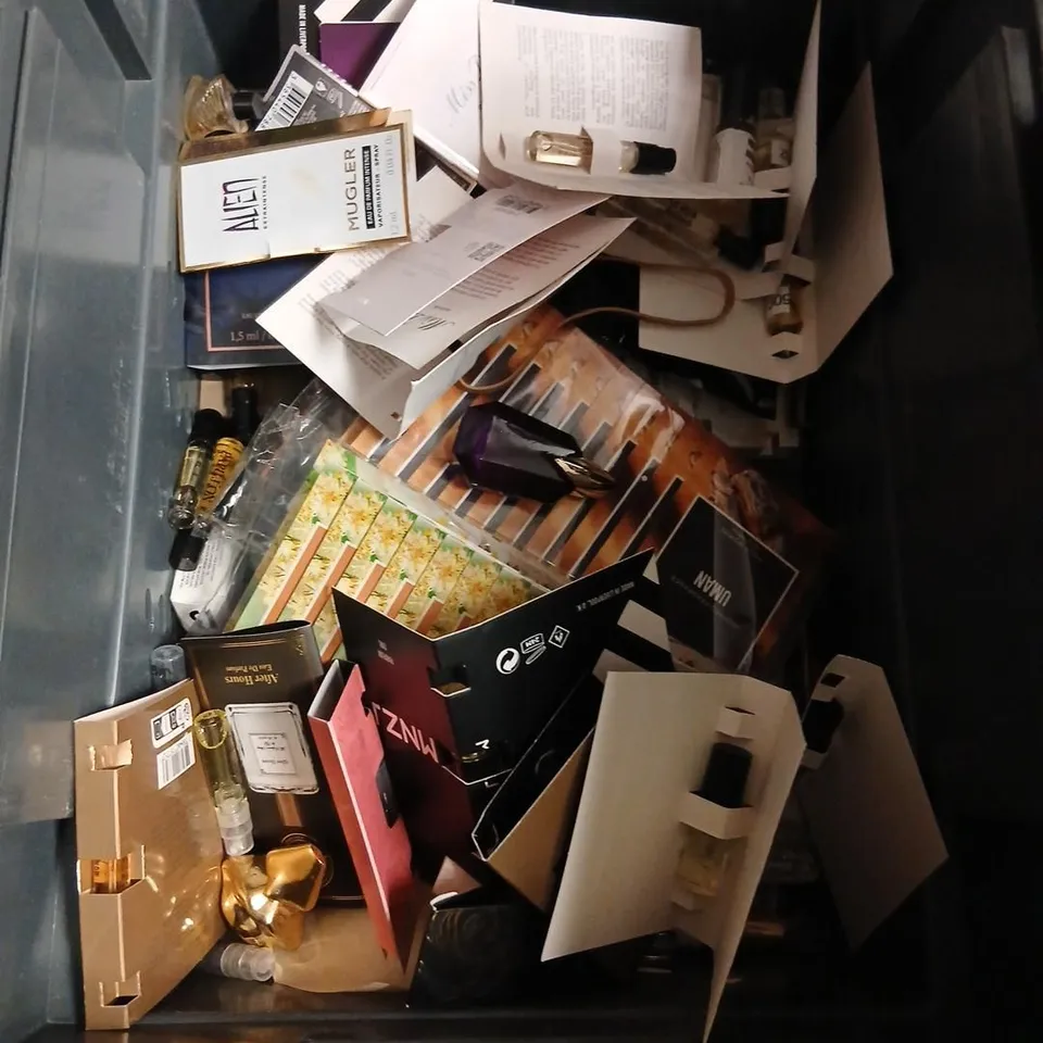 LARGE QUANTITY OF ASSORTED TESTER AND SAMPLE FRAGRANCES