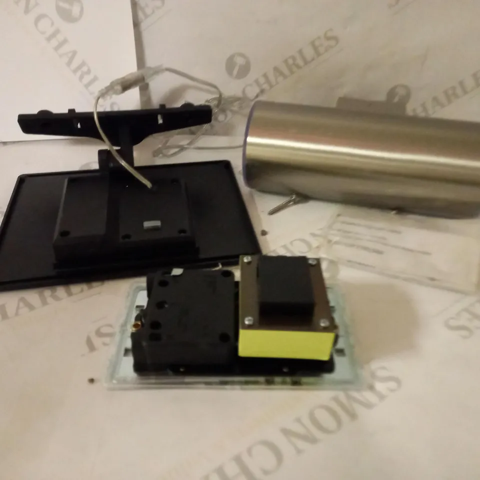 CHESTER UP & DOWN SOLAR POWER PANEL
