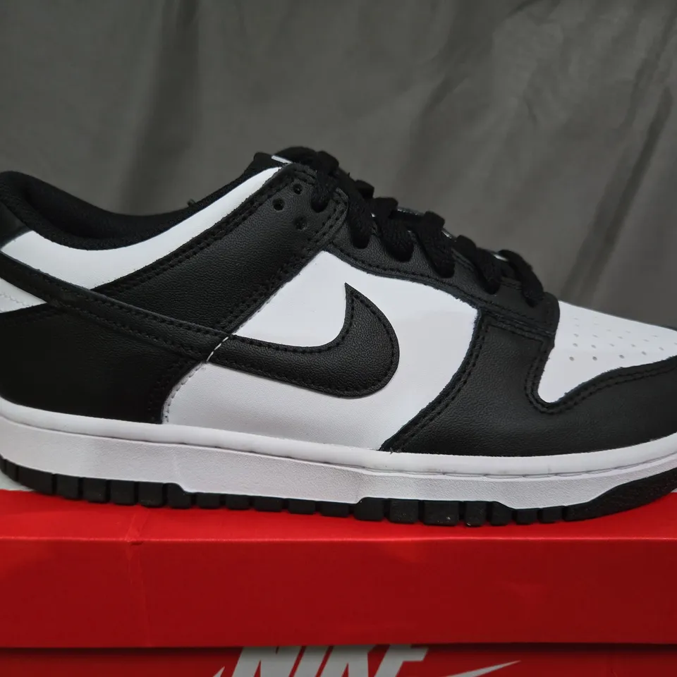 BOXED NIKE PANDA DUNK LOWS - UK 6