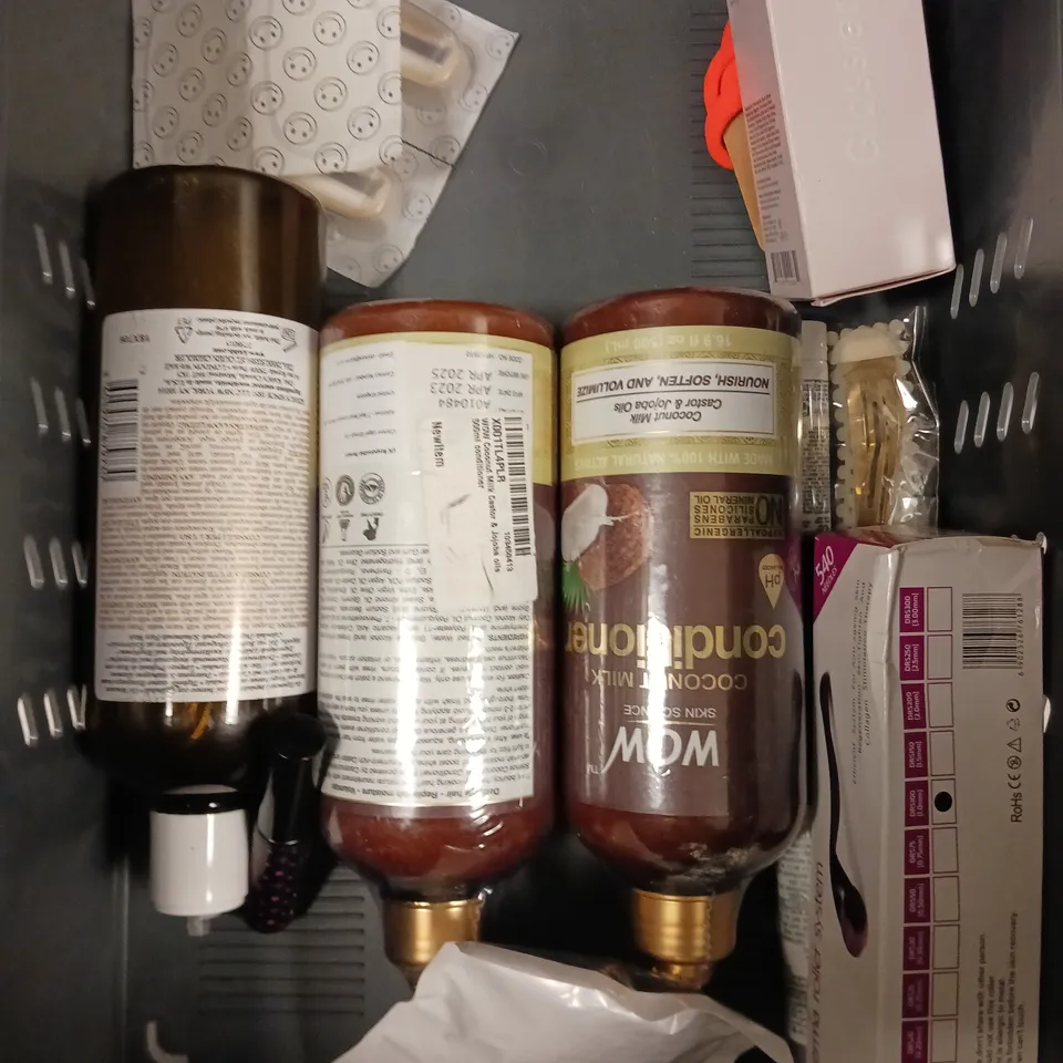 APPROXIMATELY 20 ASSORTED HEALTH & BEAUTY PRODUCTS TO INCLUDE AVEENO BABY, GROW PRO DERMA ROLLER, VITAMIN E MOISTURE DAY CREAM ETC 