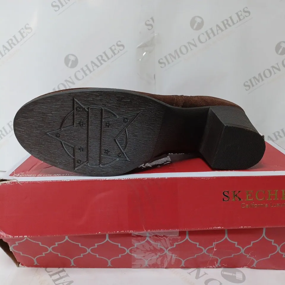 BOXED PAIR OF SKECHERS TAXI ZIP BOOTS IN CHOCOLATE SIZE 3.5
