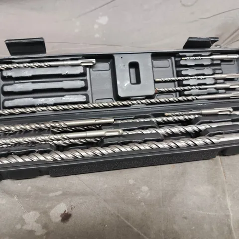 DRILL BIT SET IN PLASTIC CASE – ASSORTED TWIST BITS