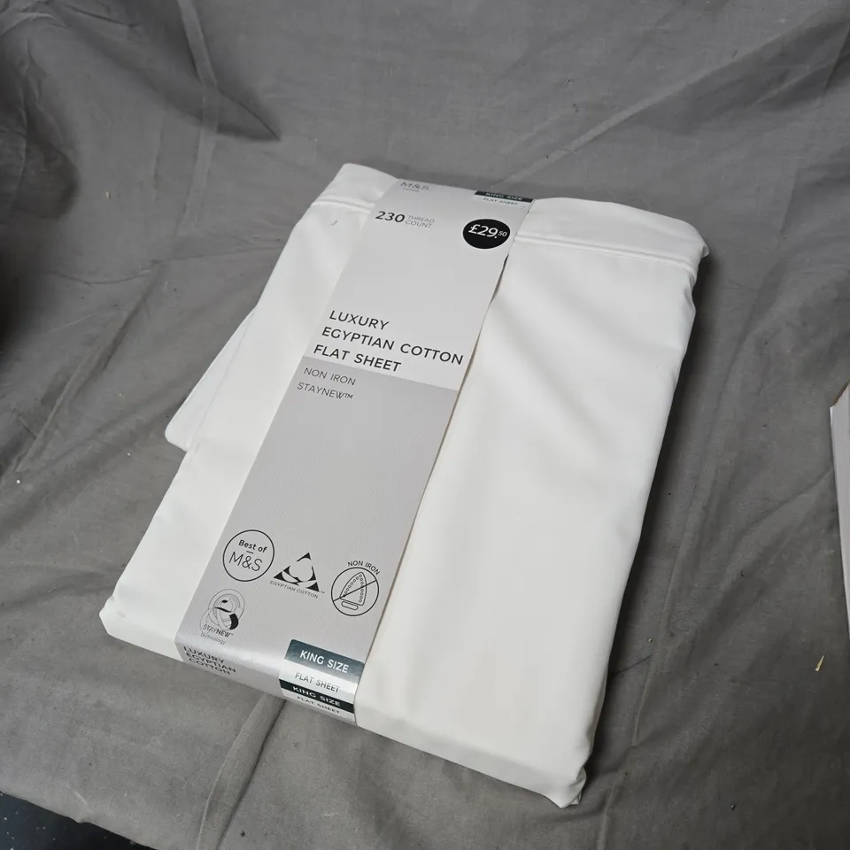 BOX OF APPROXIMATELY 15 ASSORTED HOUSEHOLD ITEMS INCLUDING FITTED SHEETS AND SHOE CLEANER 